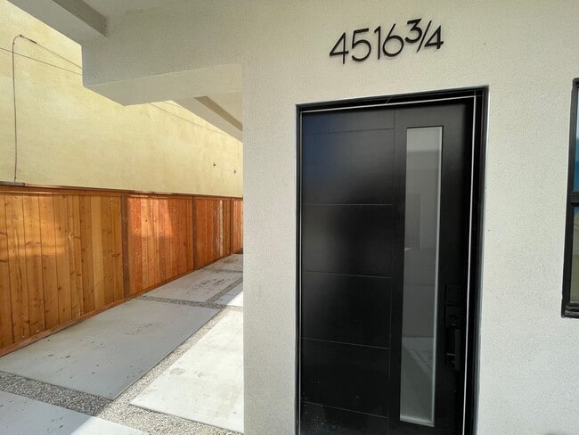Building Photo - JUST COMPLETED MODERN TOWNHOMES! Never Lived In! Unit #4516 3/4