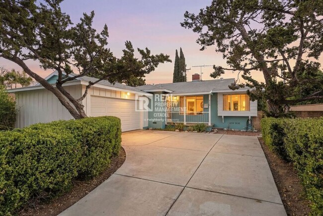 Building Photo - 726 primrose-