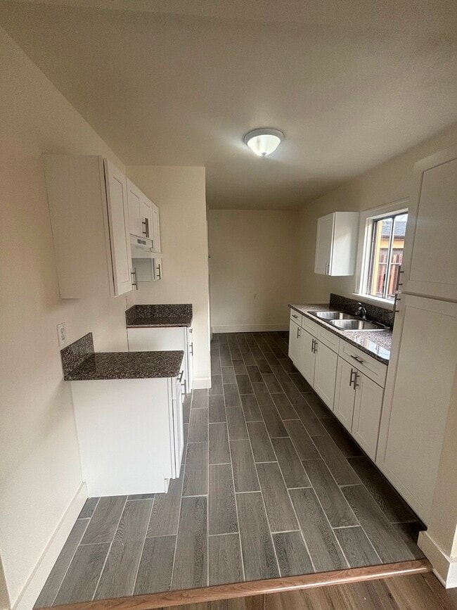 Photo - 317 E 61st St