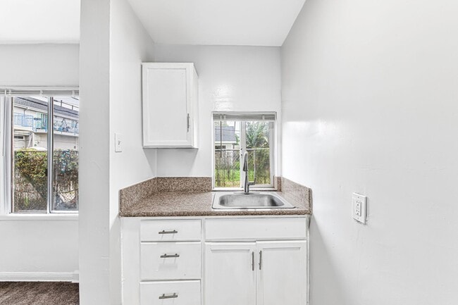 Photo - 530 W 9th St Unit 04