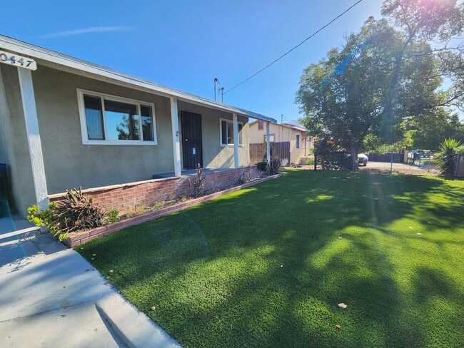 Building Photo - 10447 Cantara St