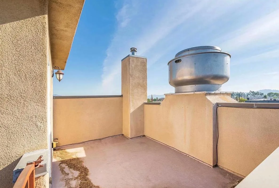 Photo - 11630 Hamlin St