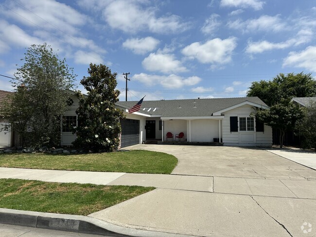 Building Photo - 2748 E Dorothy Pl Rental
