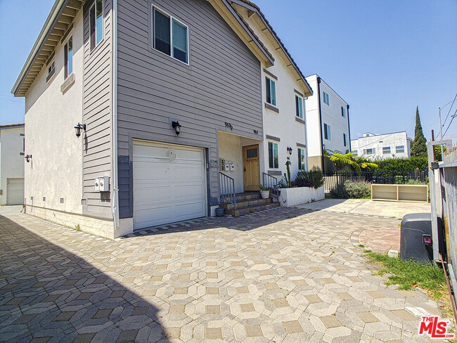 Building Photo - 963 N Wilton Pl Unit 963 1/2