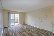 1BR, 1BA - 647SF - Greenbrier Apartments