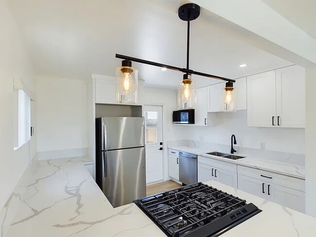 Building Photo - 3252-3254 Jemez Dr Unit 3252