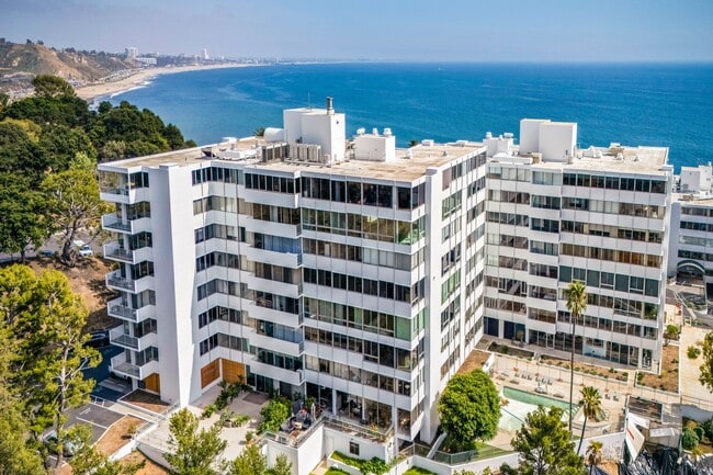 Building Photo - 17352 Sunset Blvd