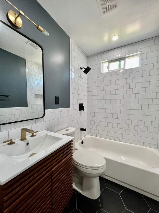 Photo - 2459 Torrance Blvd Unit 4