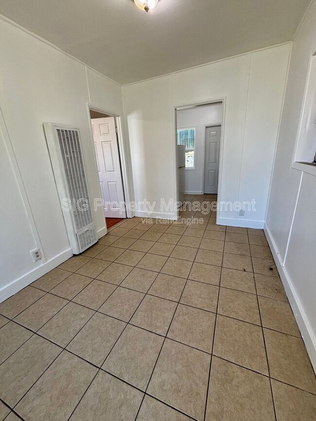 Photo - 10156 Helendale Ave