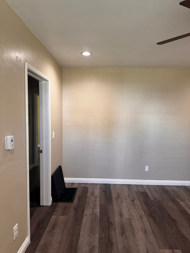 Living Room - 725 N Mariposa St