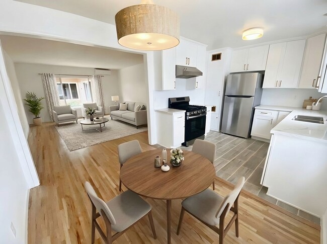 Building Photo - Spacious 1 & 2 Bedroom Apartments