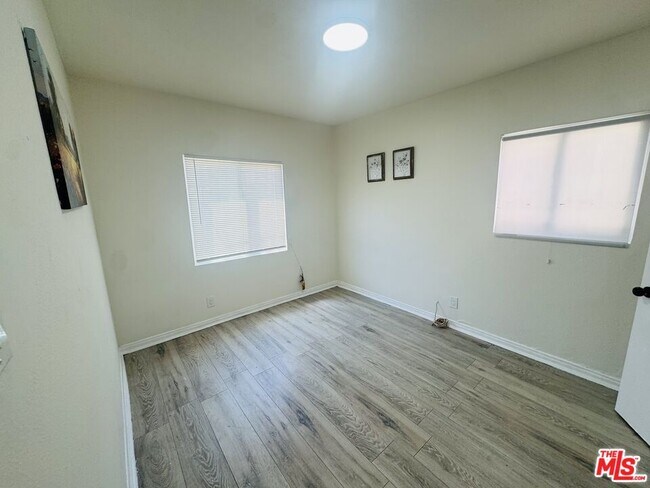 Photo - 636 W 81st St Unit 644