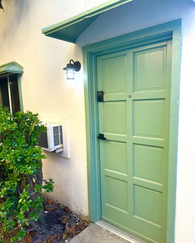 Photo - Rose Ave Unit Studio