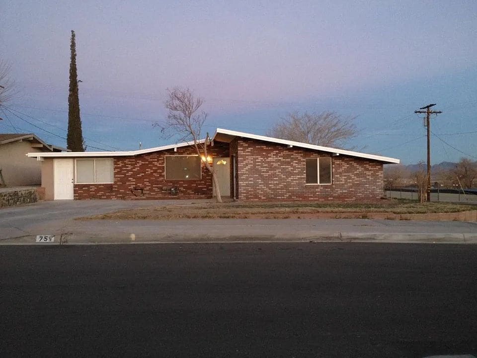 "Charming 4-Bed Oasis with 2 Full Baths and Spacious Living in Barstow!" - "Charming 4-Bed Oasis with 2 Full Baths and Spacious Living in Barstow!"
