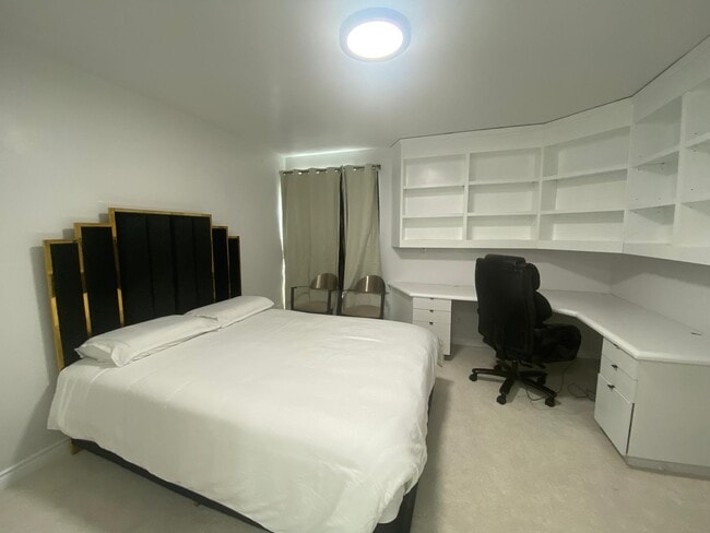 Photo - 8400 De Longpre Ave Unit 311