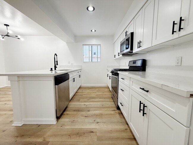 Building Photo - Alcott Apartments