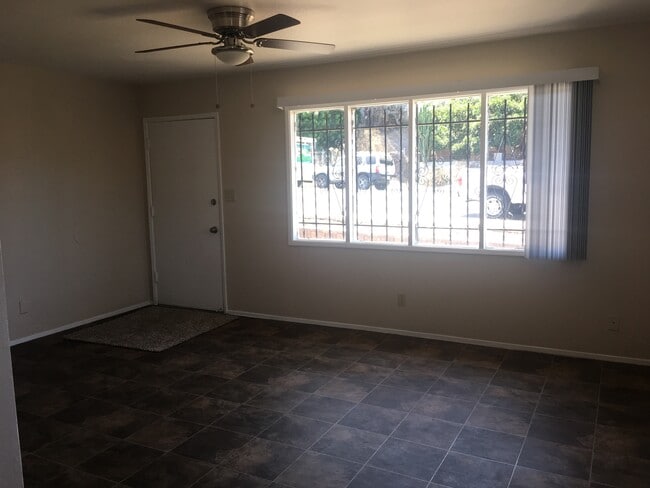 Photo - 1449 E 1st St