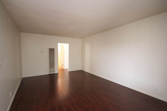 Photo - 3010 Montrose Ave Unit 28