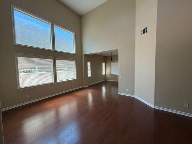 Photo - 46263 Drymen Ave