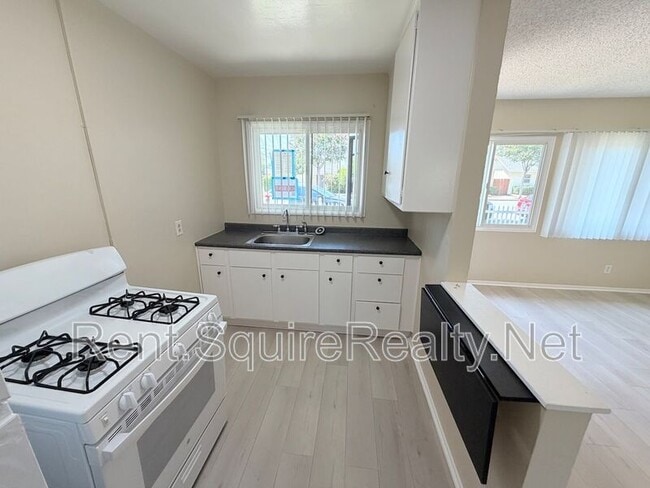 Photo - 247 W 9th St