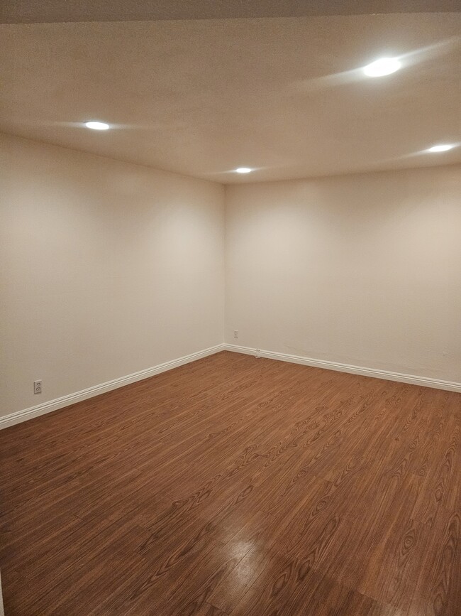 Living Room - 25 Weepingwood