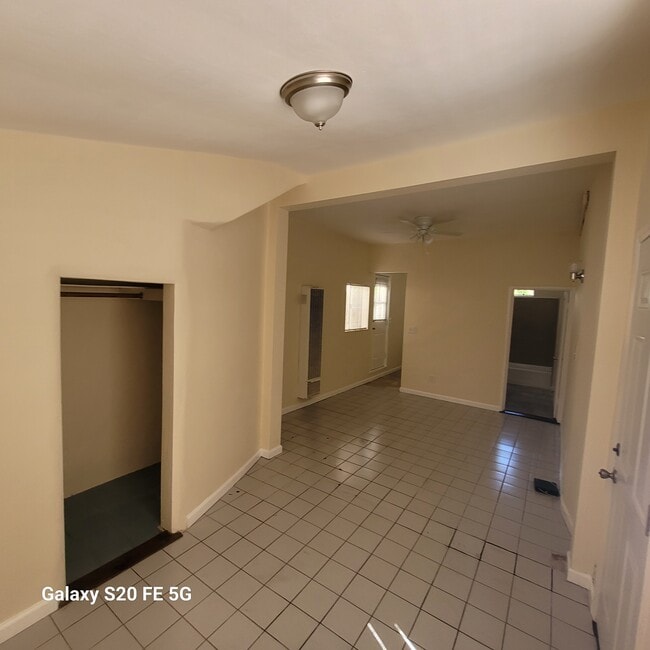 Living Room - 1422 Orizaba Ave Unit A