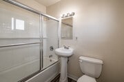 1BR, 1BA - 650SF - Bathroom - Minnie Apartments