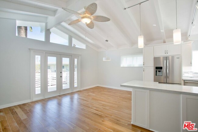 Photo - 122 Montreal St