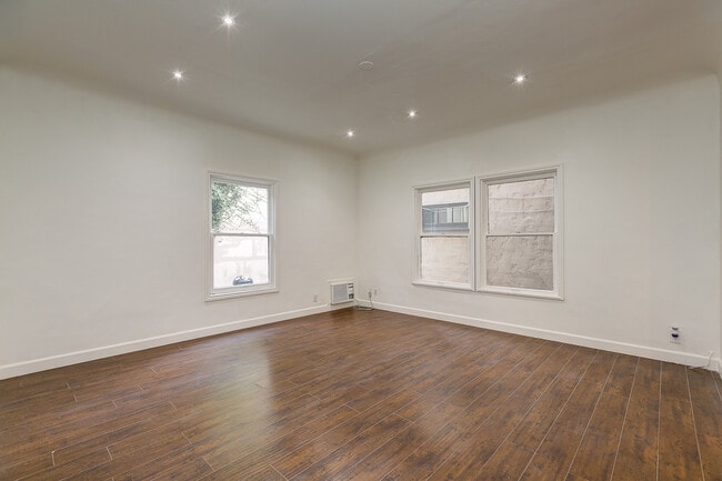 Photo - 7223-7229 Willoughby