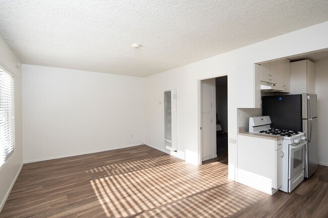 *OPEN HOUSE: 5/31 10-11AM* Spacious 1BR in... - *OPEN HOUSE: 5/31 10-11AM* Spacious 1BR in... Unit 4268