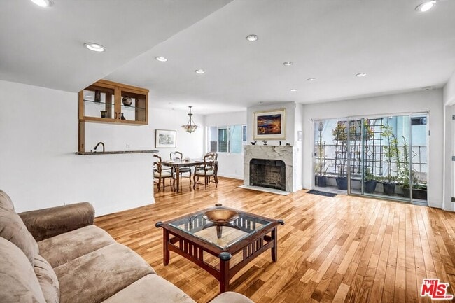 Photo - 910 S Holt Ave Unit 305