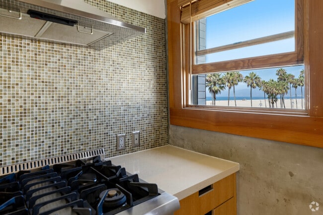 1BR, 1BA - 1000SF - View - Venice Beach Art Lofts