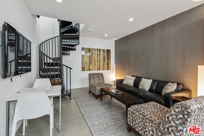 Photo - 802 N Harper Ave
