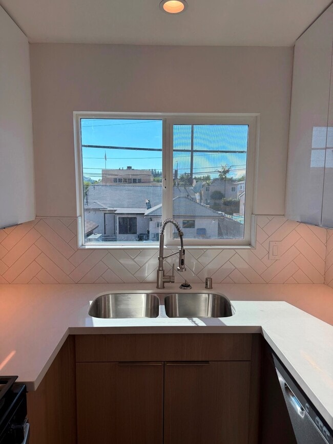 Photo - 4443 Clayton Ave Unit 6