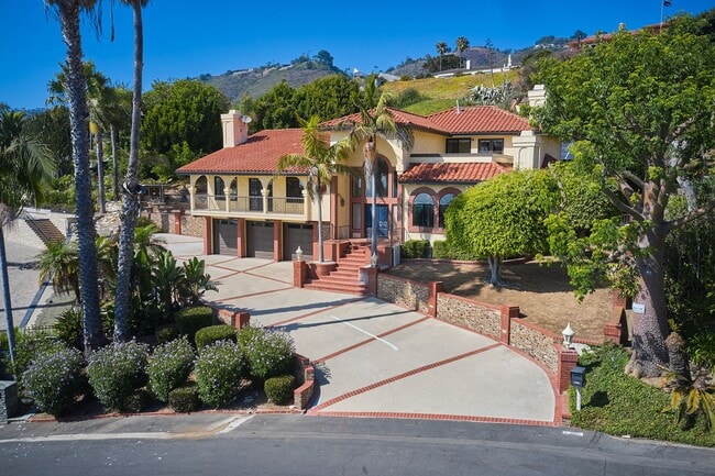 Building Photo - Aqua Vista - Entertainers Playhouse