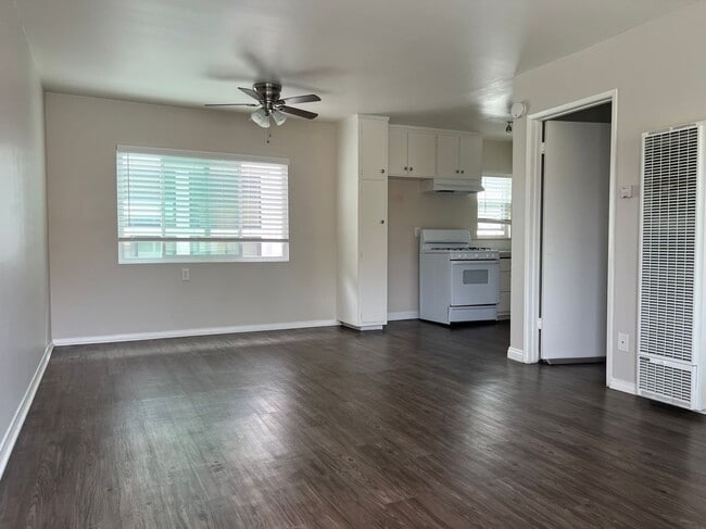 Photo - 2000 Carnegie Ln