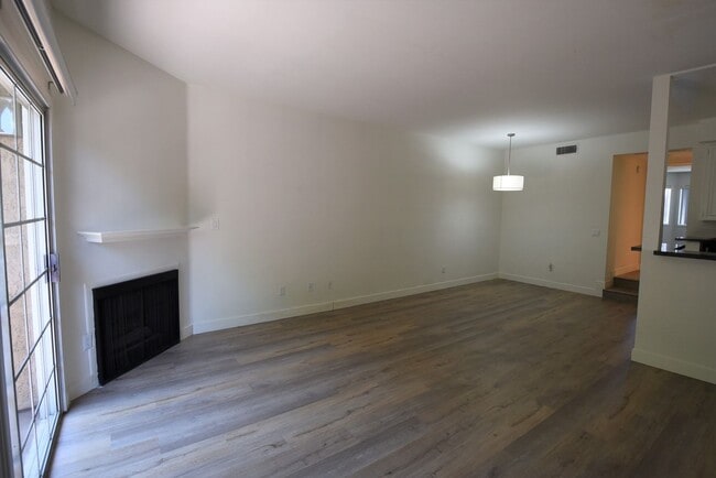 Photo - 11434 Moorpark St Unit 102
