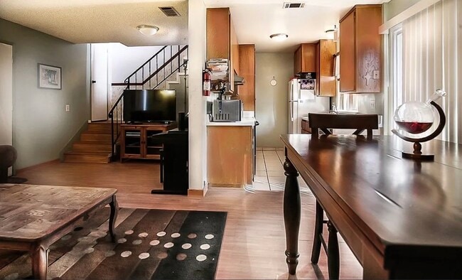 Photo - 2121 E Grand Ave