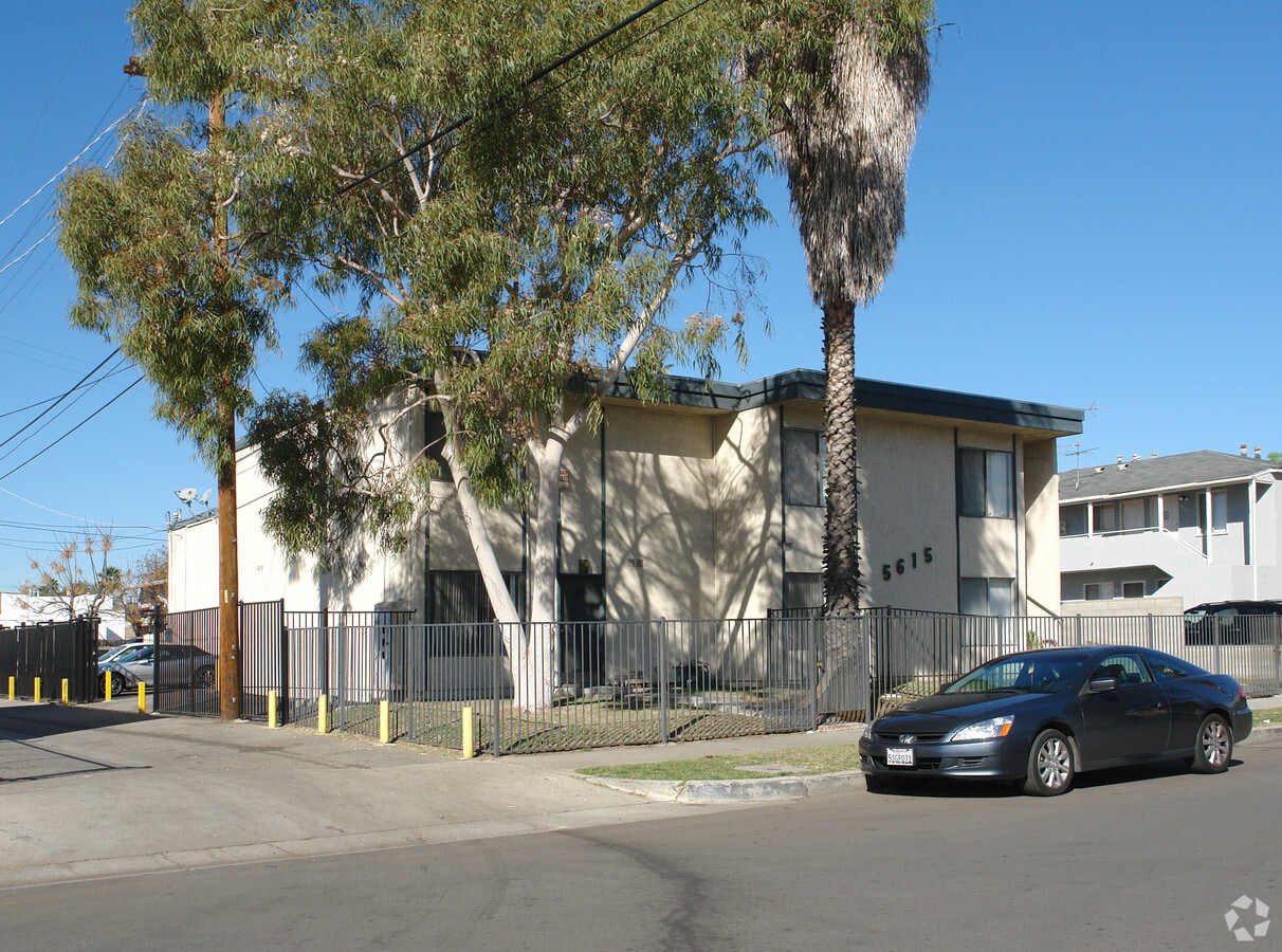 Photo - 5615 Satsuma Ave Apartments