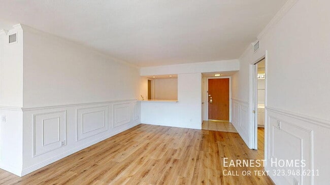 Photo - 4915 Tyrone Ave Unit 204