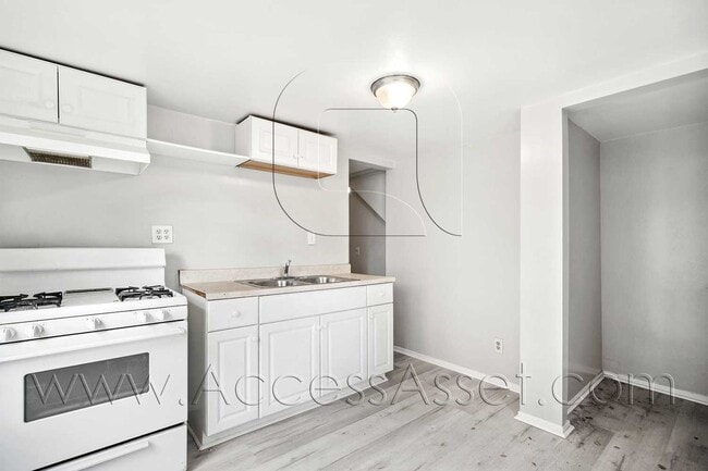 Photo - 242 N Chestnut St Unit 2