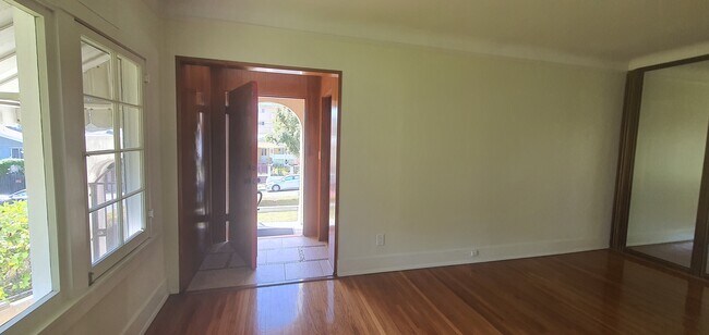 Front door - 324 S Coronado St Unit 324