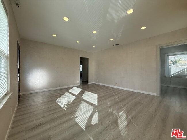 Photo - 674 Estelle Ave