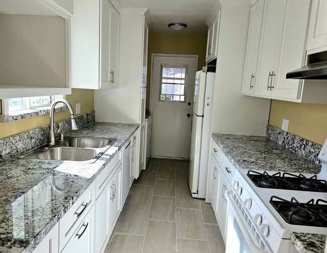 Kitchen - 1749 S Carmelina Ave