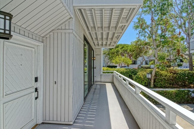 Photo - Remodeled, Bright & Airy End Unit Condo Overlooking Randall Preserve w/ Grand Entry Foyer, Open &...