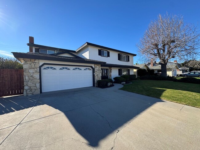 Building Photo - Spacious East Ventura Home- Many Interior Upgrades and Large Backyard!