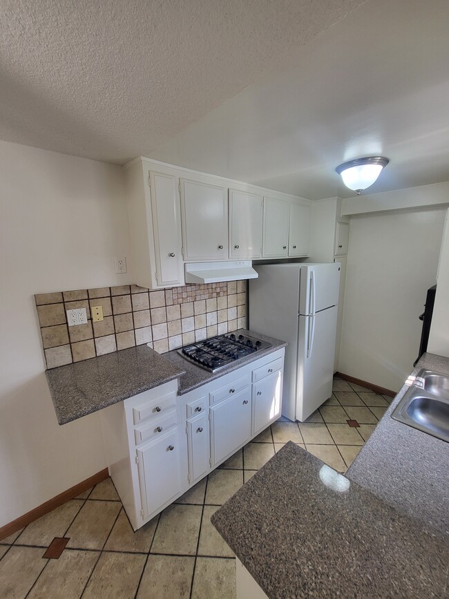 Photo - Vista Sunset Apartments