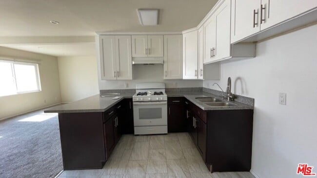 Photo - 545 S Manhattan Pl Unit 9