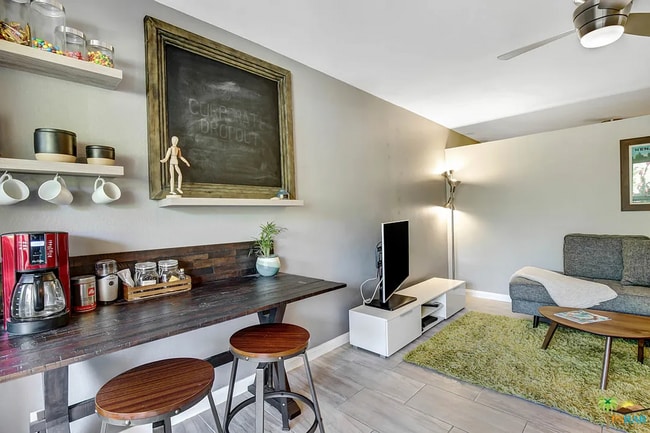 Building Photo - Charming Furnished 1-Bedroom Condo with Mo...