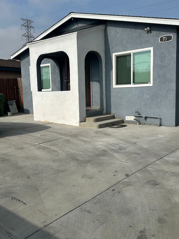 Building Photo - 731 W 99th St